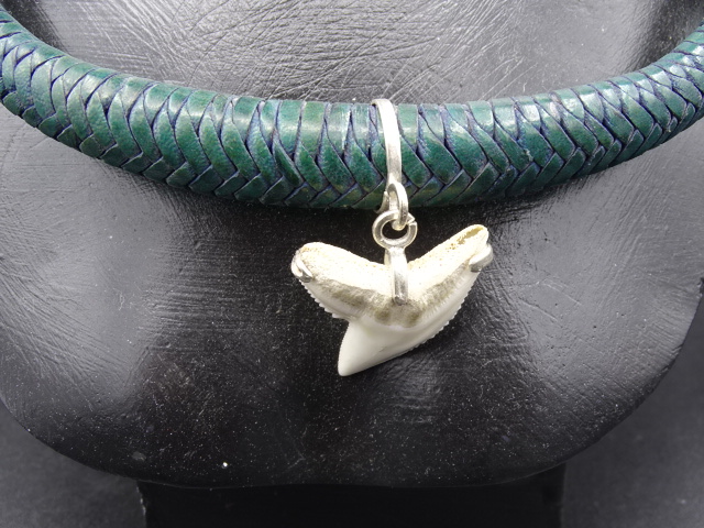 Collier Dent De Requin Tigre - Tour Du Cou - Marque Sahara Création - Occasion