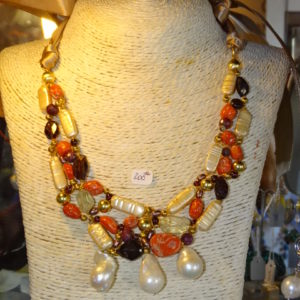 Collier perles et corail.creation Maritess Virtudazo.